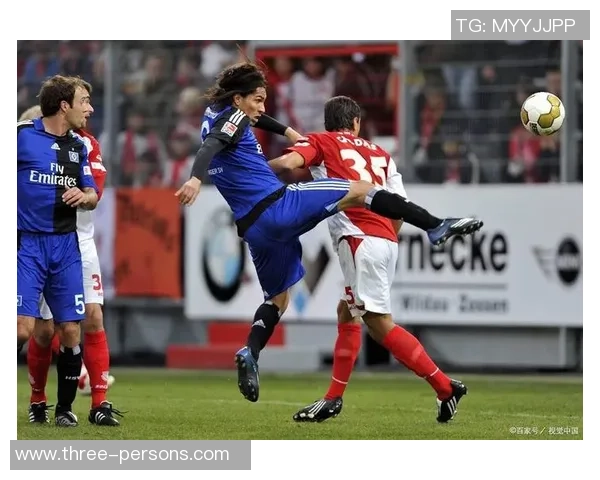 足球汉堡迎战卡尔斯鲁厄争夺关键三分全力以赴展现球队实力